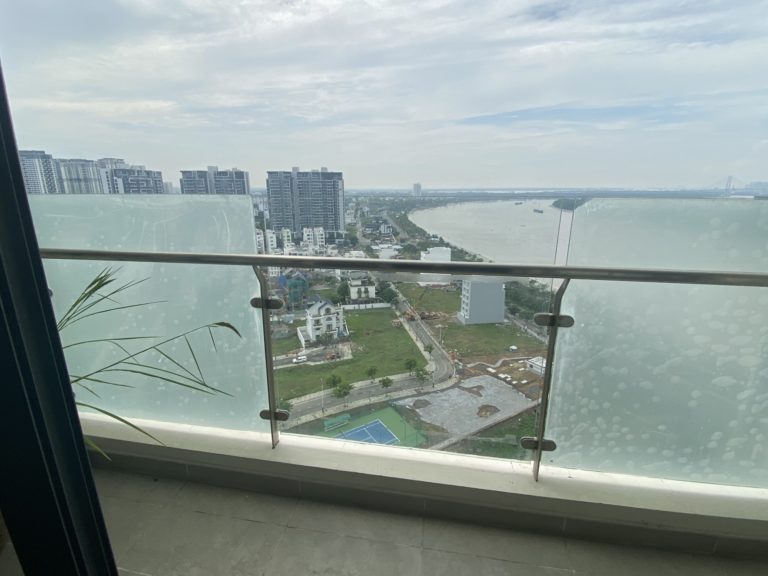 Thi công dán phim cách nhiệt bảo vệ kính